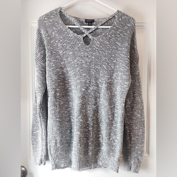 Torrid Women's V-Neck Gray Sweater - Picture 5 of 8